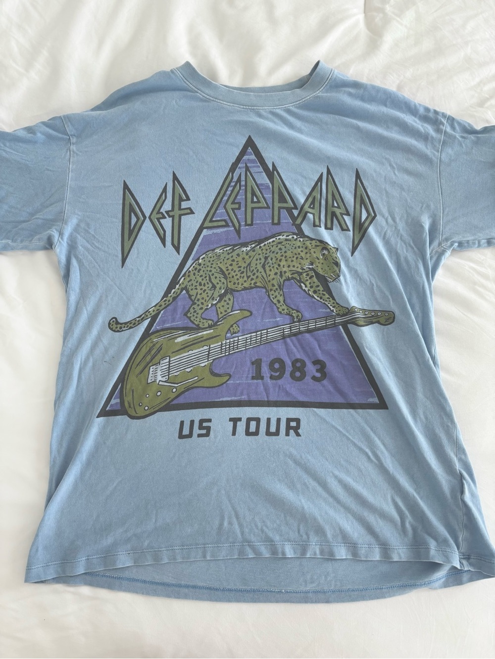 american eagle outfitters light blue Def Leppard 1983 tour graphic tee🤍